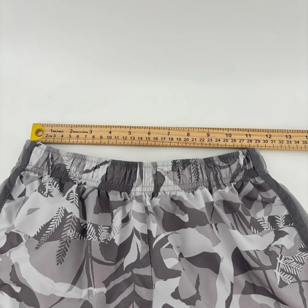 Nike‎ Running Shorts Womens Small Grey Leaf Camo Excellent Dri-FIT Tempo 3in